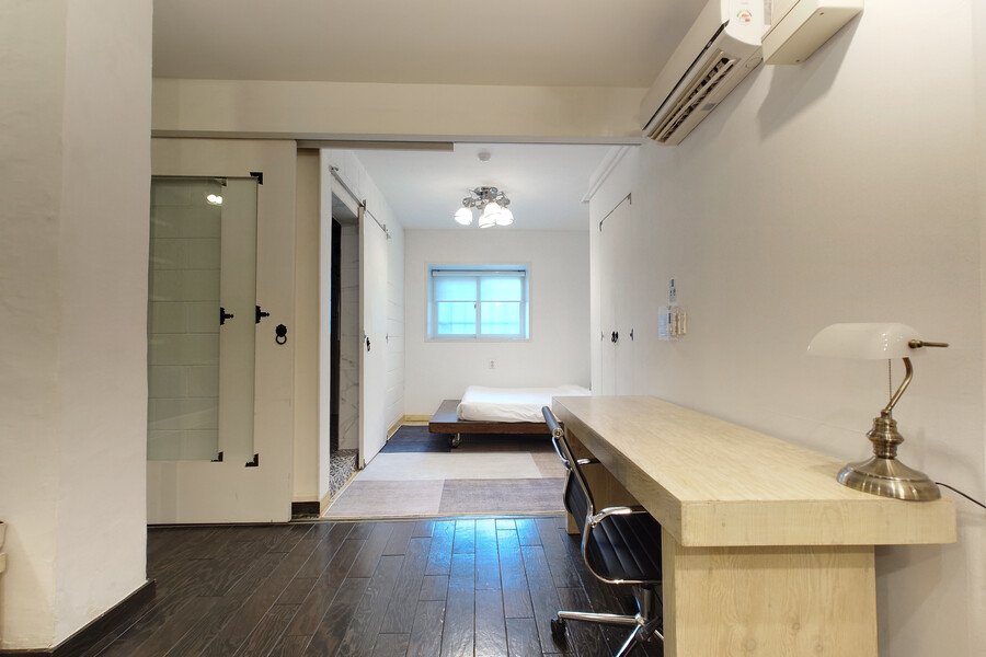 Three-bedroom apartment in Jongno room 2